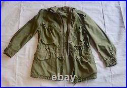 Vintage WWII M-1943 US Army Field Jacket Coat with hood, talon zipper 44, medium