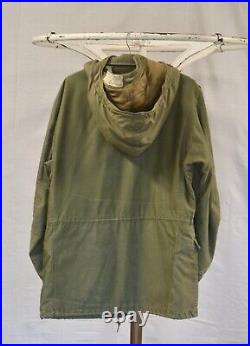 Vintage WWII M-1943 US Army Field Jacket Coat with hood, talon zipper 44, medium