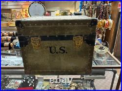 WWII US Army boxed mess kit. Dishes, cups, bowls, silverware and spice shakers