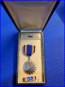 Ww2 Named Army Air Corps Air Medal Early Type Coffin Case Wwii Wrap Broach