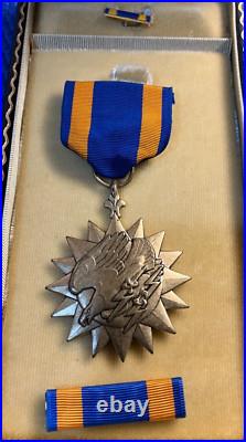 Ww2 Named Army Air Corps Air Medal Early Type Coffin Case Wwii Wrap Broach