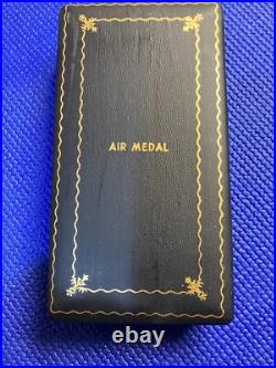 Ww2 Named Army Air Corps Air Medal Early Type Coffin Case Wwii Wrap Broach
